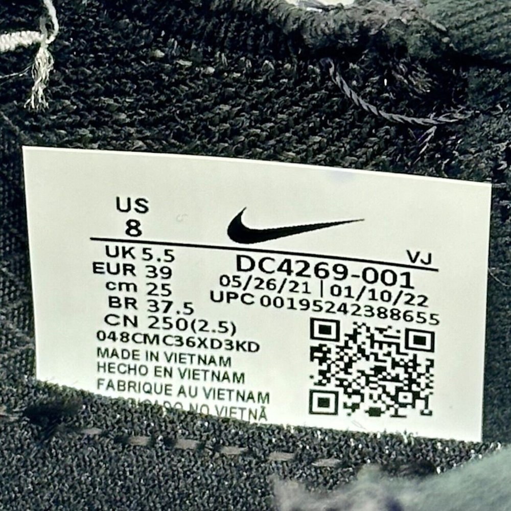 New Nike React Escape Run Flyknit Black/White Run… - image 7